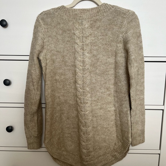 RW&CO oatmeal cable tunic sweater in XS with pearl beading and rounded hem. EUC - Picture 4 of 4
